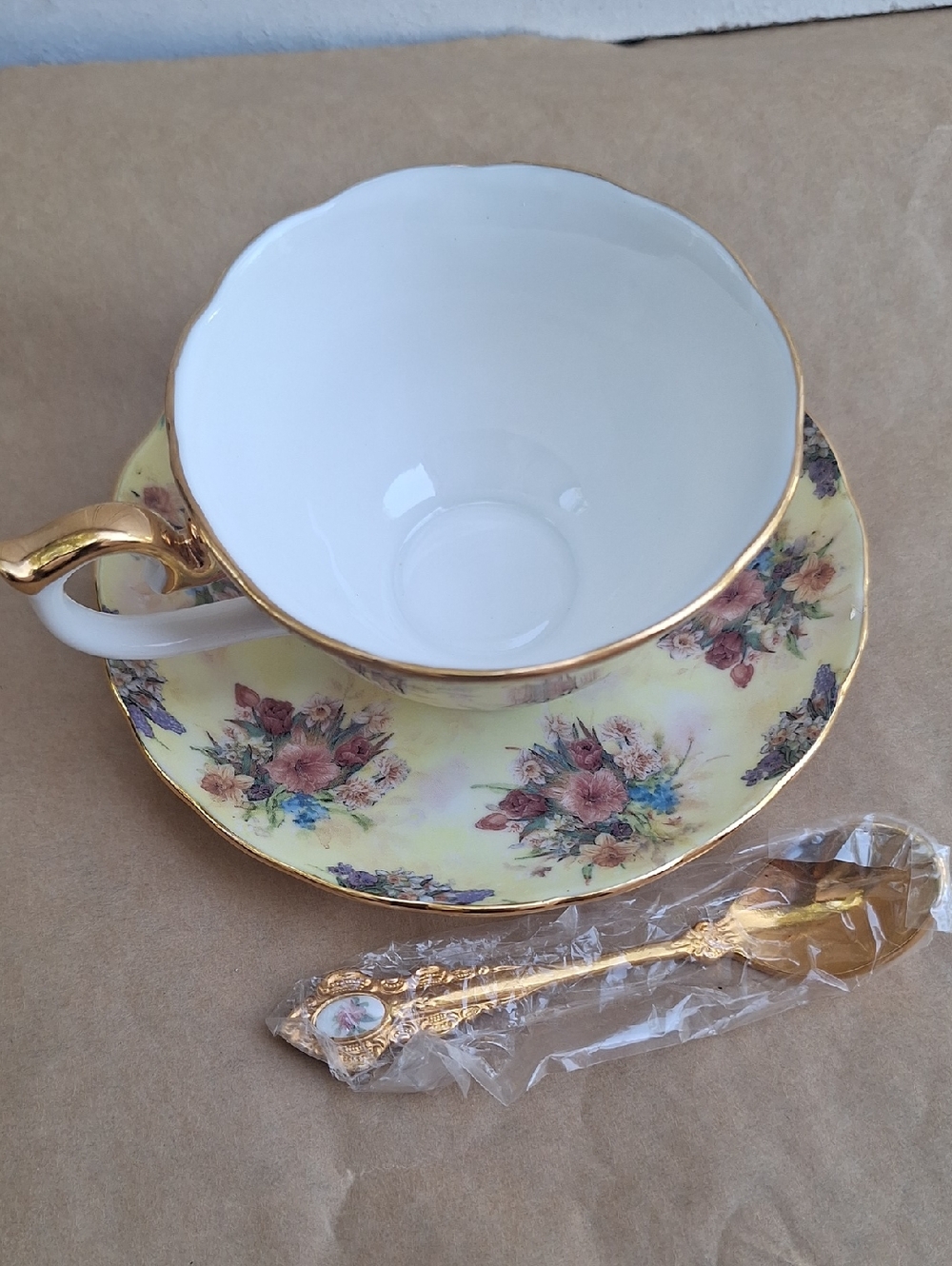 Vintage Bradford Editions Lena Liu "Enchantment" teacup and saucer set - Picture 3 of 7